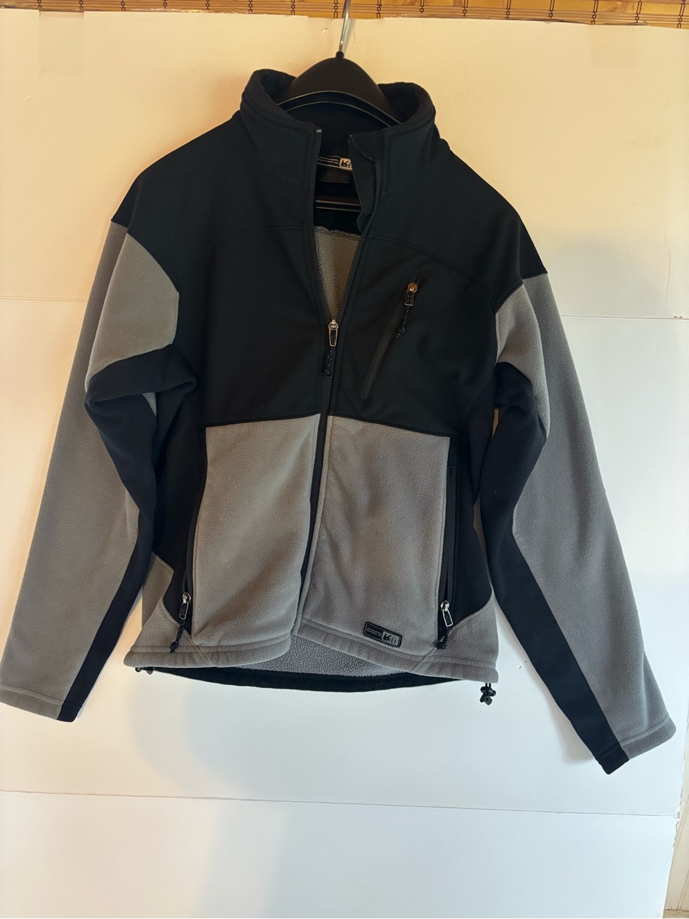 REI Women’s Gray/Black Solid Fleece Jacket Full Zip Zipped Pockets Mid-Length M